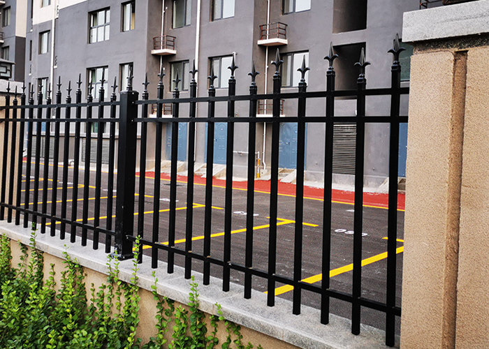 兴国小区锌钢围栏护栏工程案例